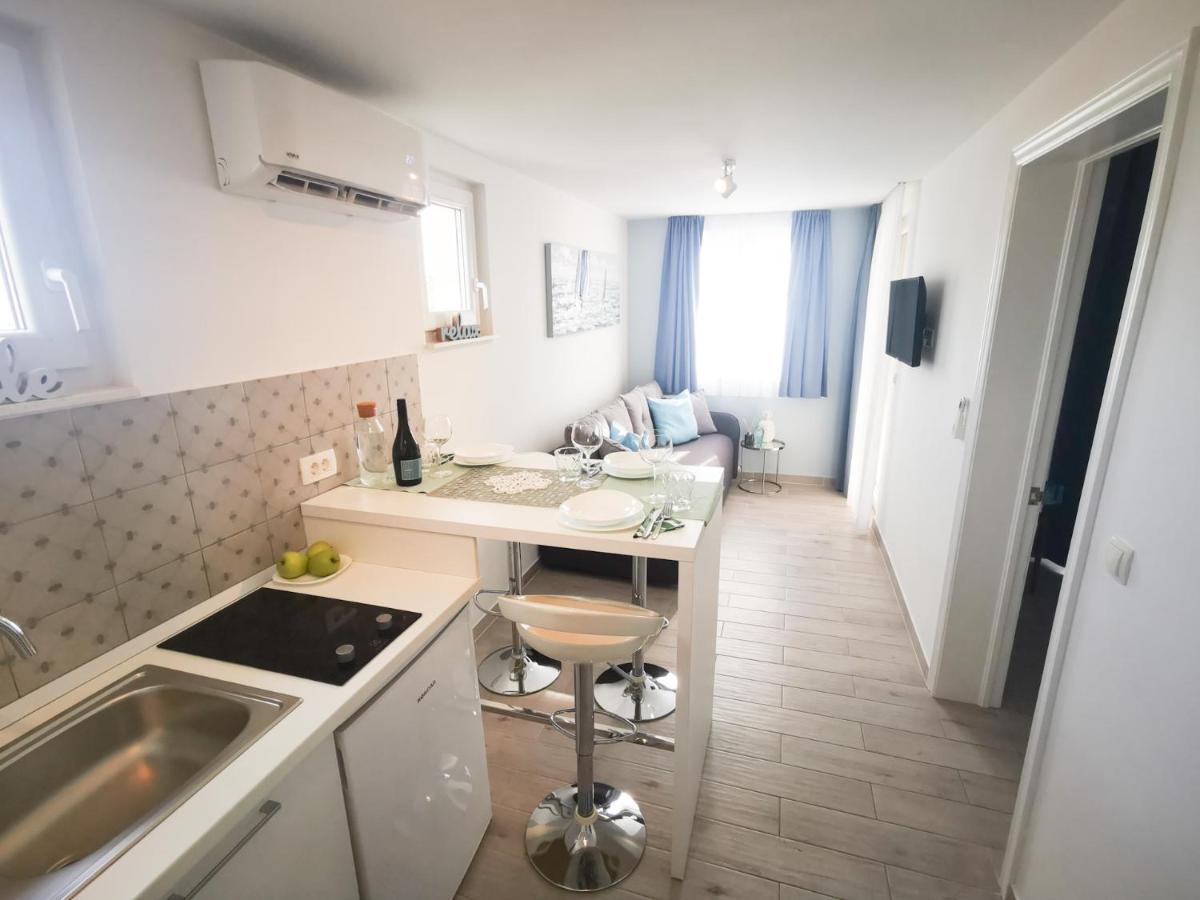 Rita Apartments - Sea-View Apartment 2Plus1 Tučepi Kültér fotó